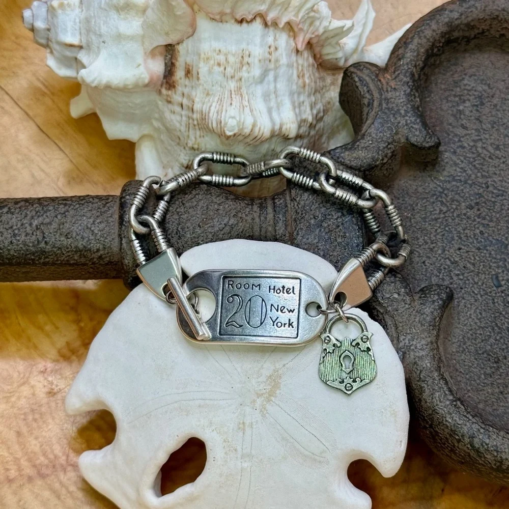 Vintage inspired hotel room bracelet with toggle - Picture 2 of 2